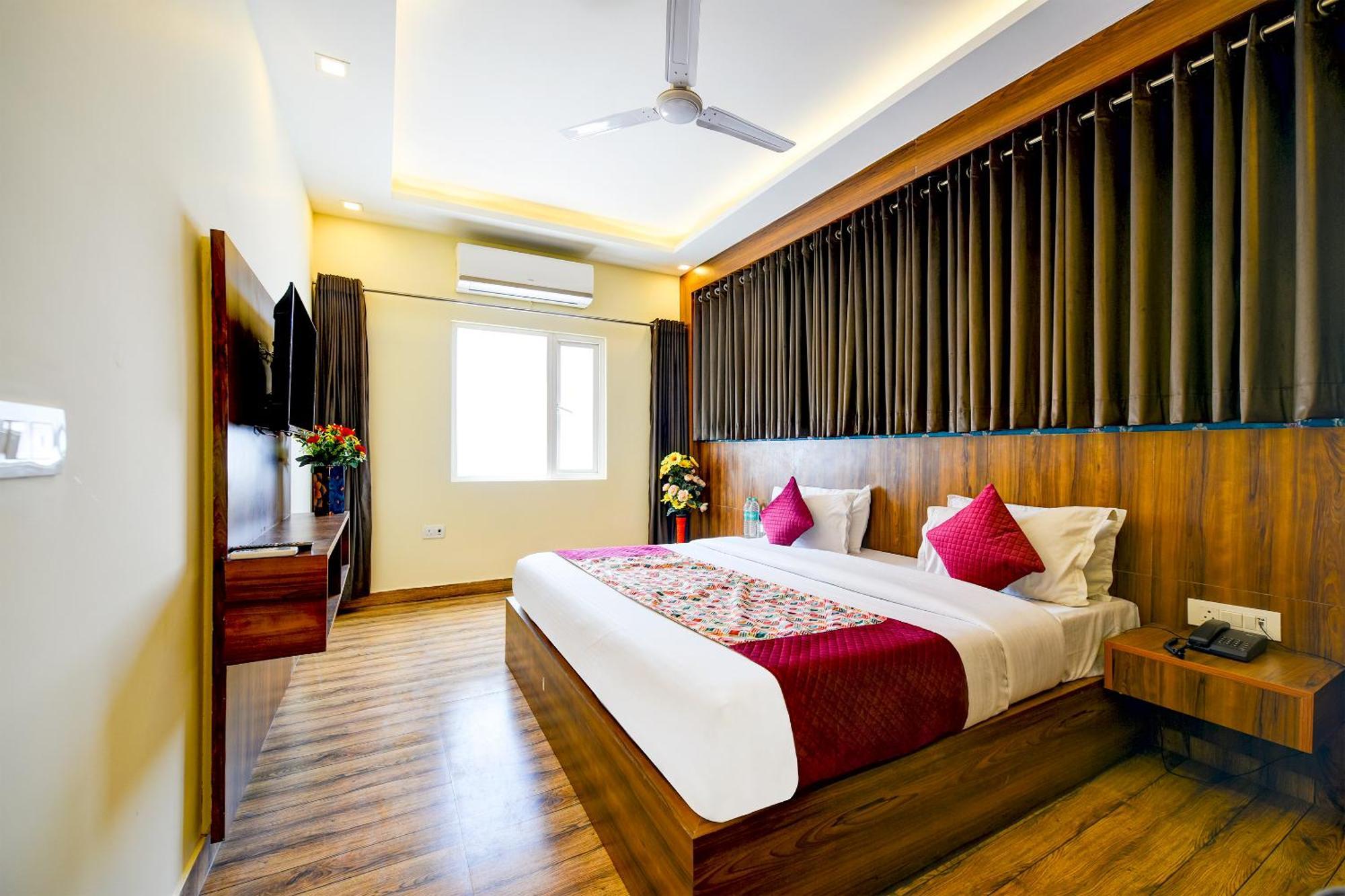 Rosewood Suites A Family Hotel Near Delhi Airport Nova Deli Exterior foto