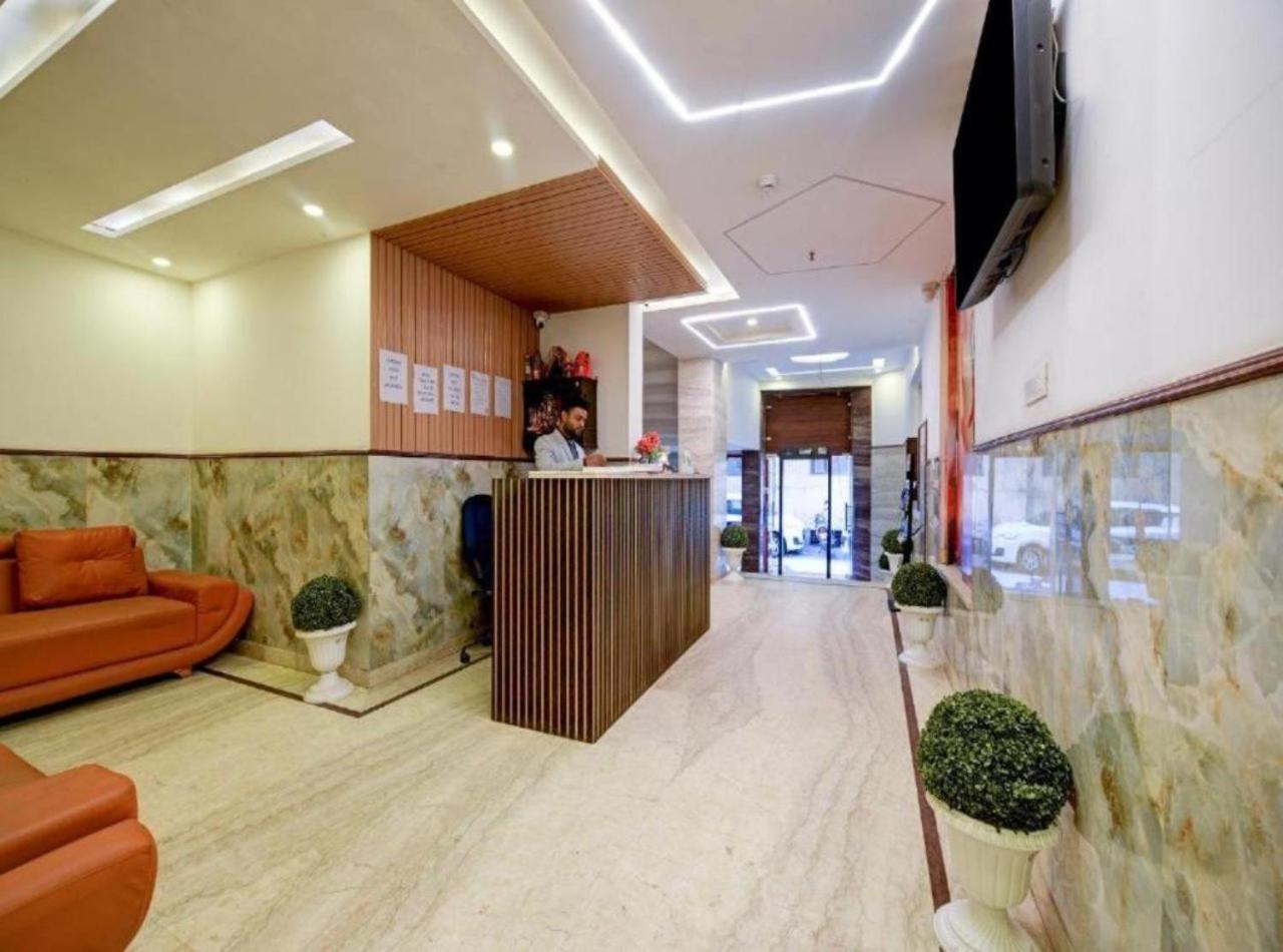 Rosewood Suites A Family Hotel Near Delhi Airport Nova Deli Exterior foto