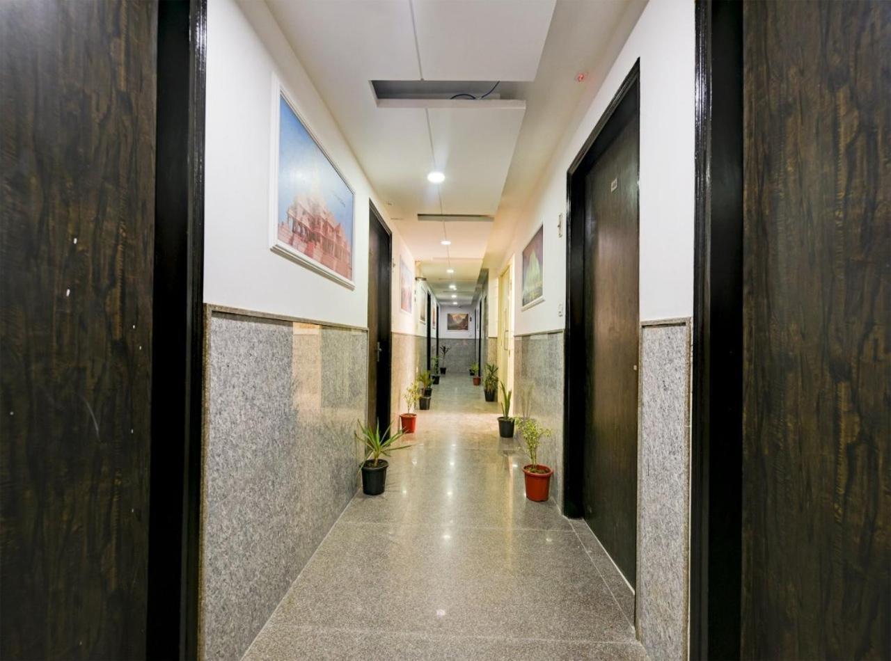 Rosewood Suites A Family Hotel Near Delhi Airport Nova Deli Exterior foto