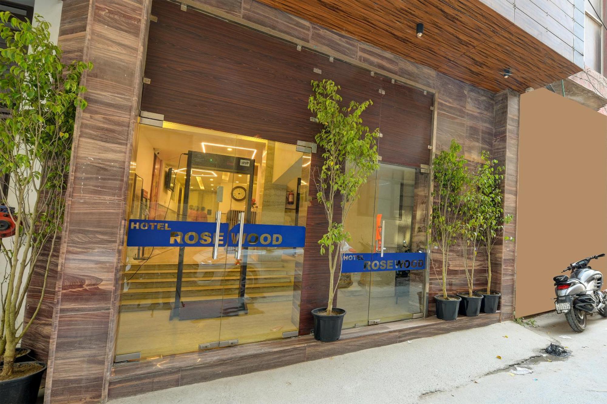 Rosewood Suites A Family Hotel Near Delhi Airport Nova Deli Exterior foto
