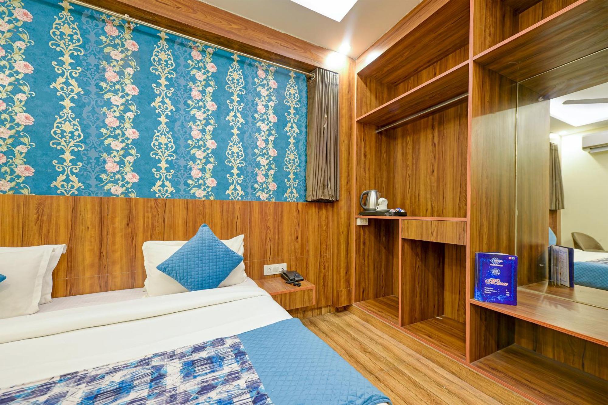 Rosewood Suites A Family Hotel Near Delhi Airport Nova Deli Exterior foto