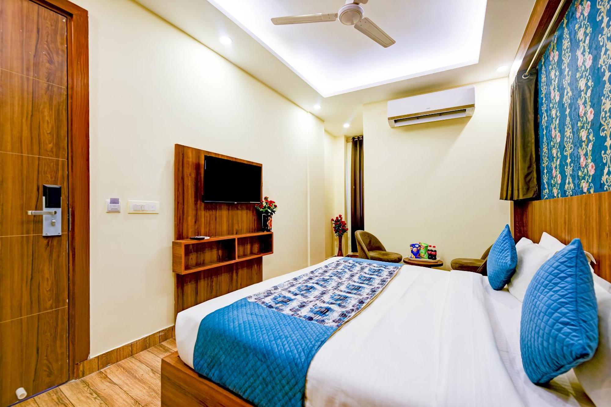 Rosewood Suites A Family Hotel Near Delhi Airport Nova Deli Exterior foto