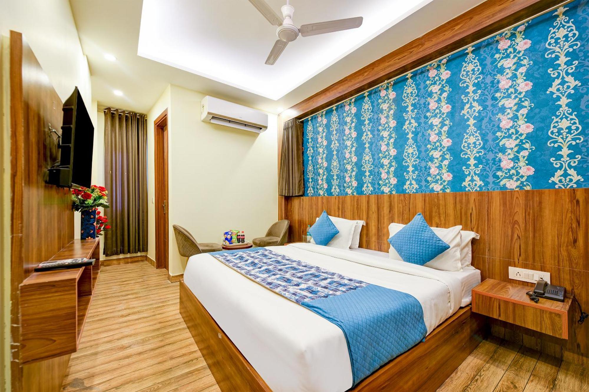 Rosewood Suites A Family Hotel Near Delhi Airport Nova Deli Exterior foto